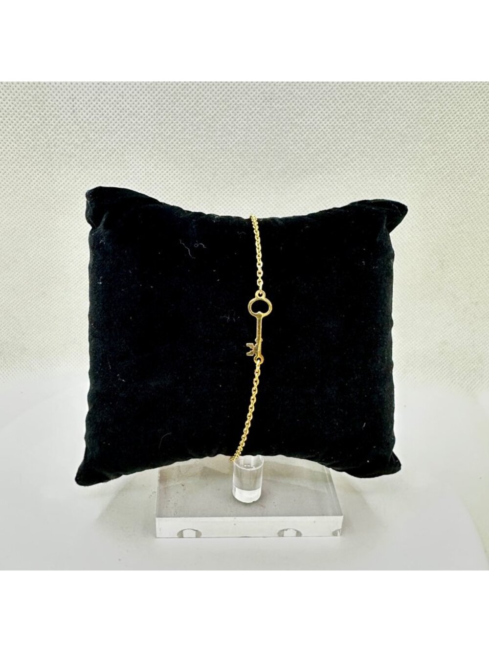 Gold Plated Key Charm Bracelet With Adjustable Chain Delicate Design 8-9 Inches